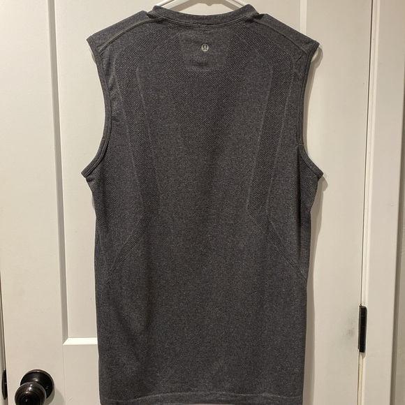 Men’s Lululemon swiftly tech grey tank - Picture 5 of 5